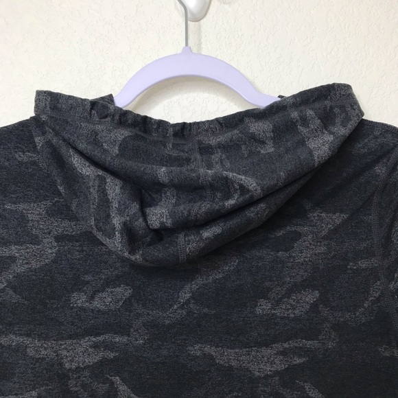 VUORI Halo Essential Hoodie Charcoal Gray Camo - Picture 9 of 13